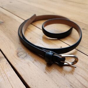 Wilfred Elegant Black Belt with Silver Buckle